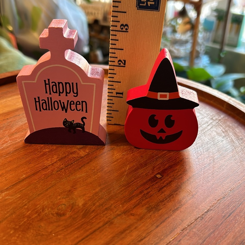 Halloween Mini Mantle Wood Gravestones and Tree New Without Package Five Pieces - Picture 8 of 9
